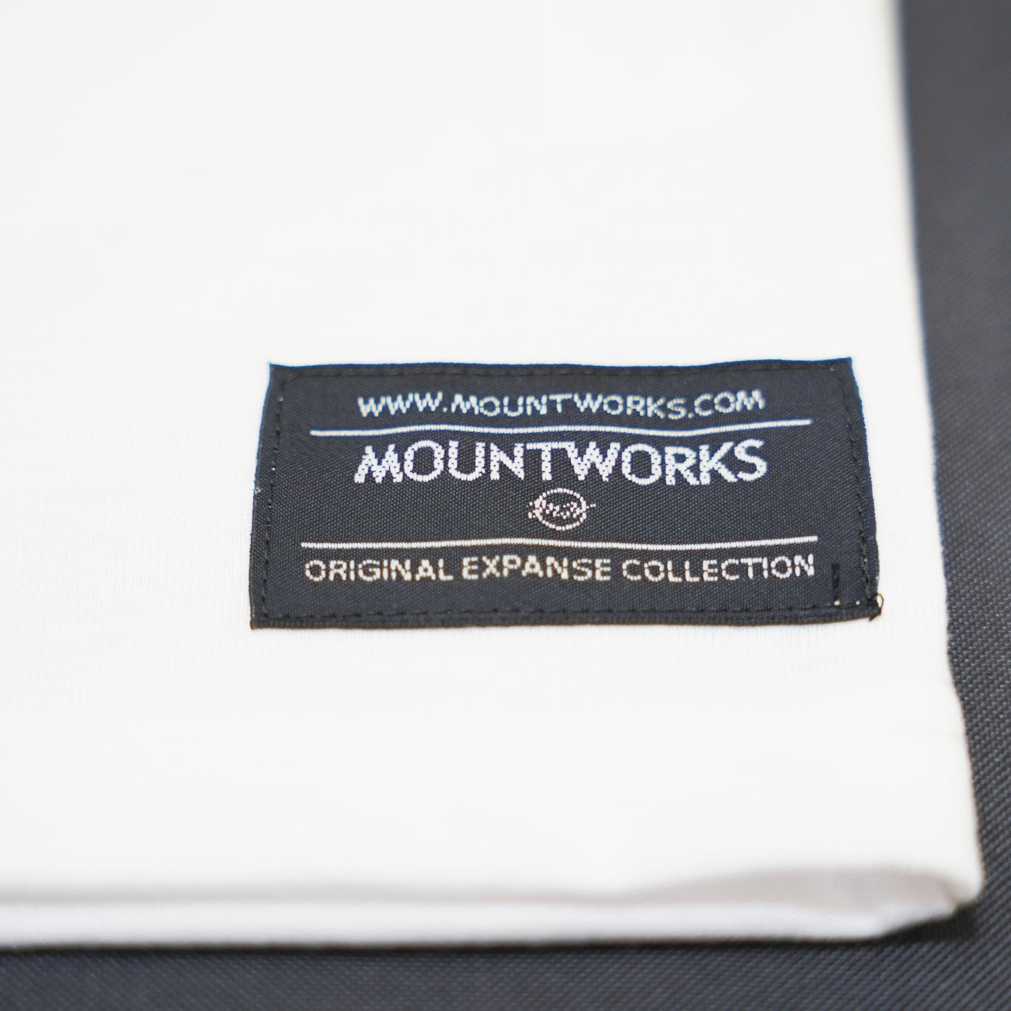 MOUNTWORKS LOGO T-Shirt(WHITE)